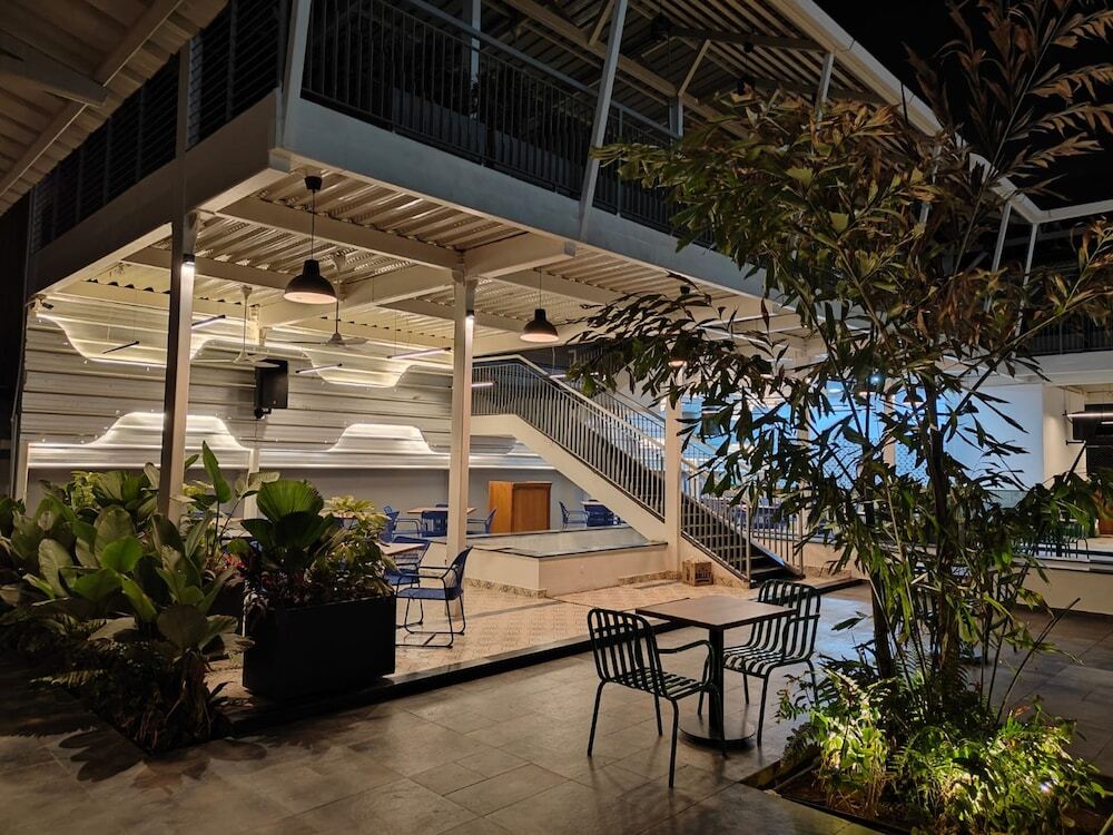 Хосур: The Waves Hotel Sarjapura