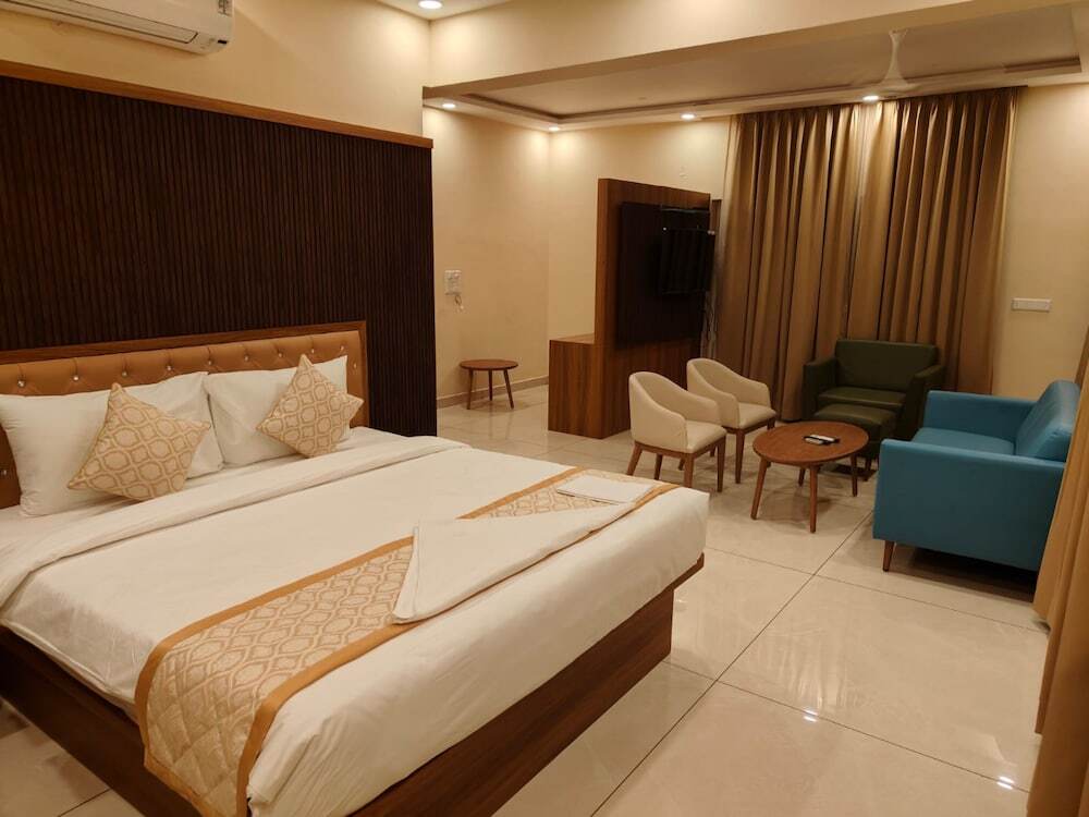 Хосур: The Waves Hotel Sarjapura