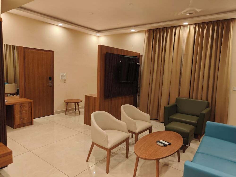 Хосур: The Waves Hotel Sarjapura