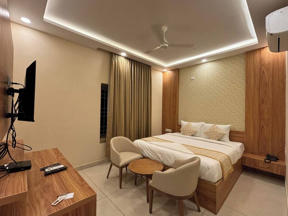 Хосур: The Waves Hotel Sarjapura