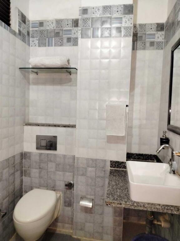 Алипур: Hotel White House Residency By GRB