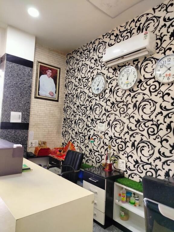Алипур: Hotel White House Residency By GRB
