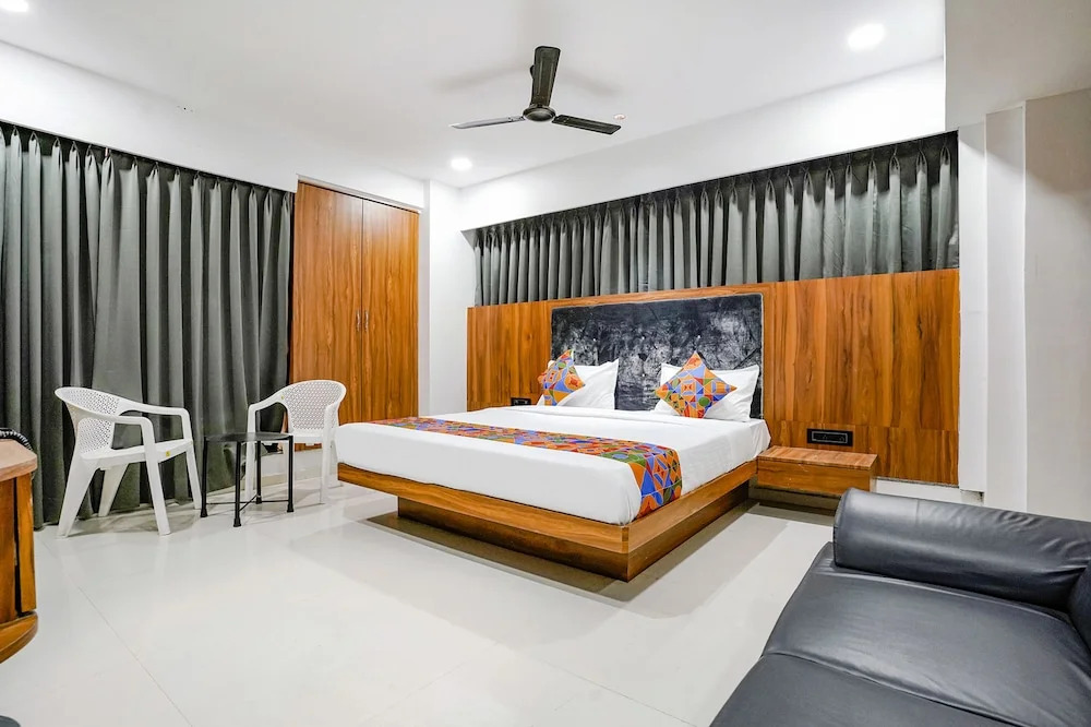 Сурат: Fabhotel Royal King I