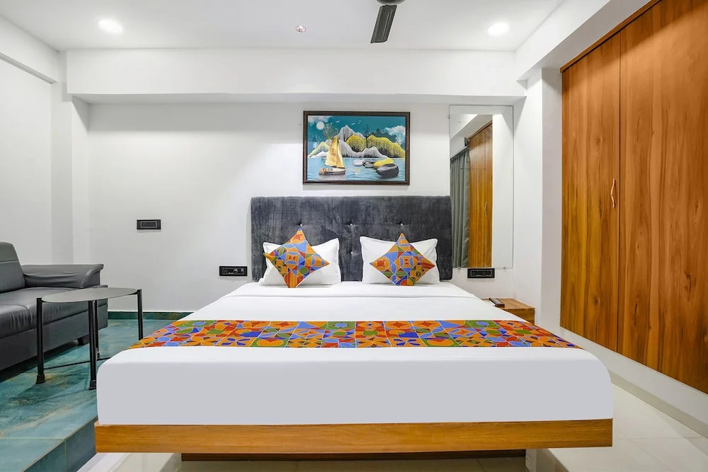 Сурат: Fabhotel Royal King I