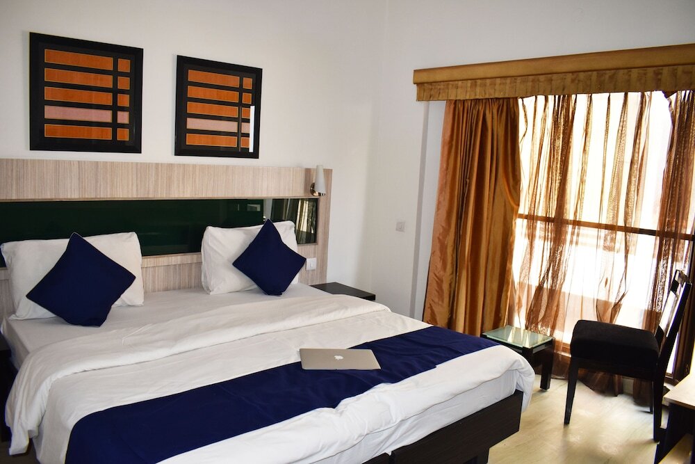 Гуруграм: BedChambers Serviced Apartments Sector40