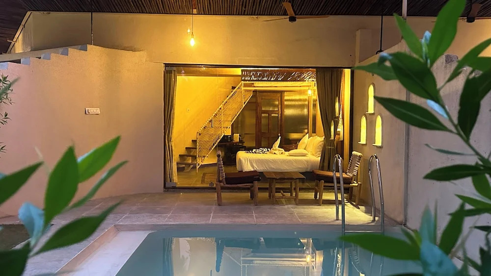 Бхаяндар: Avhyay Resort