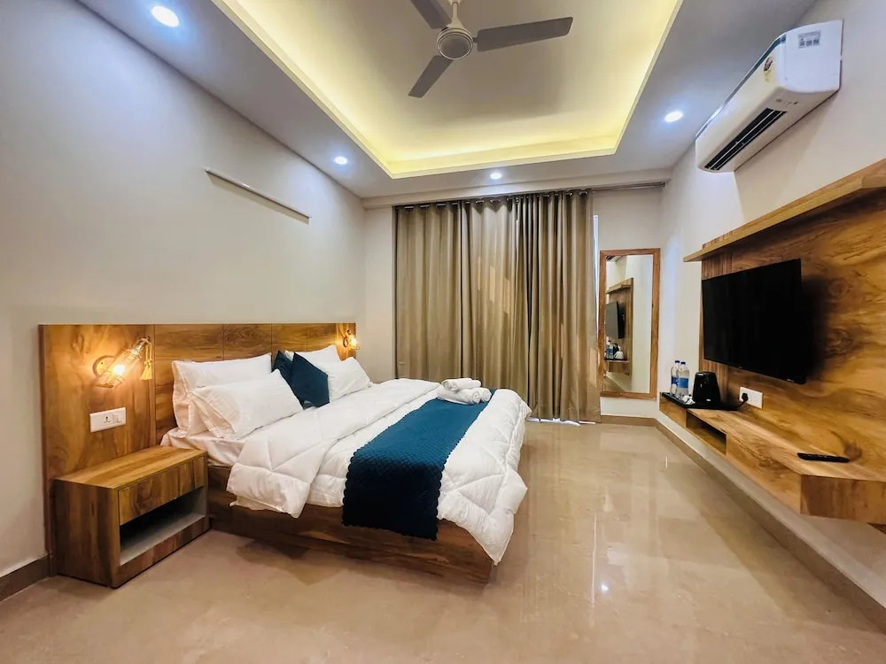 Гуруграм: The Lodgers Luxury1BHK Service Apartment