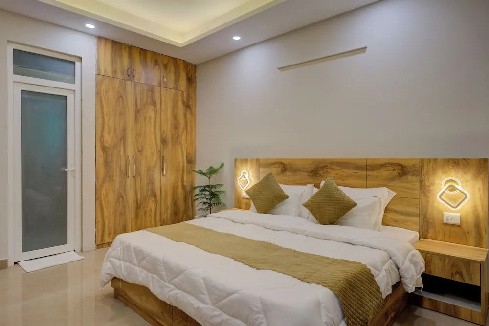 Гуруграм: The Lodgers Luxury1BHK Service Apartment