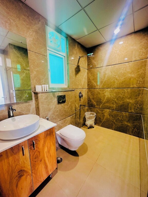 Гуруграм: The Lodgers Luxury1BHK Service Apartment