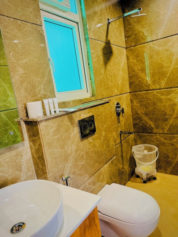 Гуруграм: The Lodgers Luxury1BHK Service Apartment