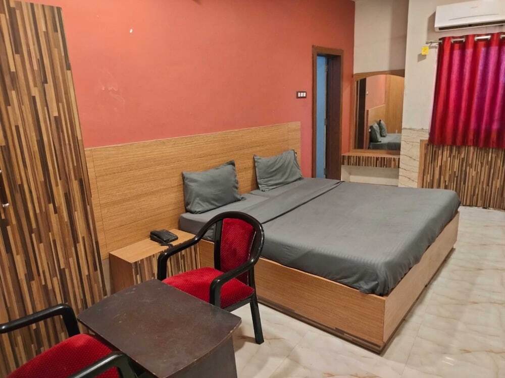 Брамапур: Nirmalya plaza