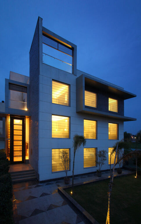 Гуруграм: Yuhi Hospitality Services - Speciality Japanese Corporate House