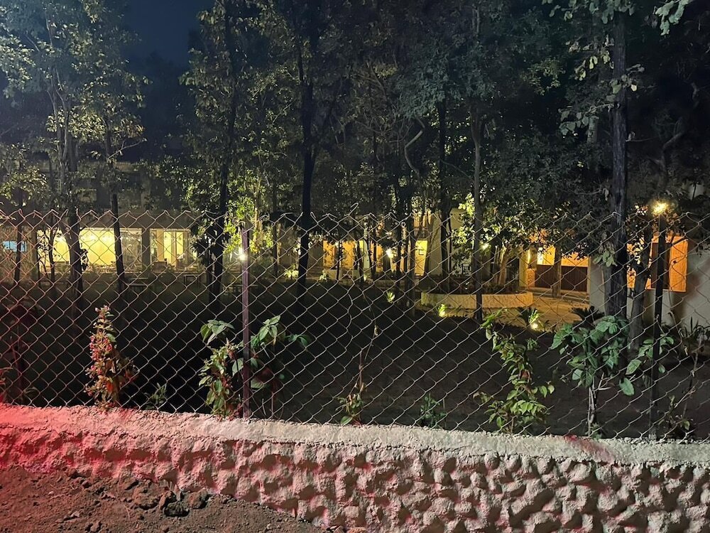 Баихар: Citrus Prime Kanha Resort and Villas