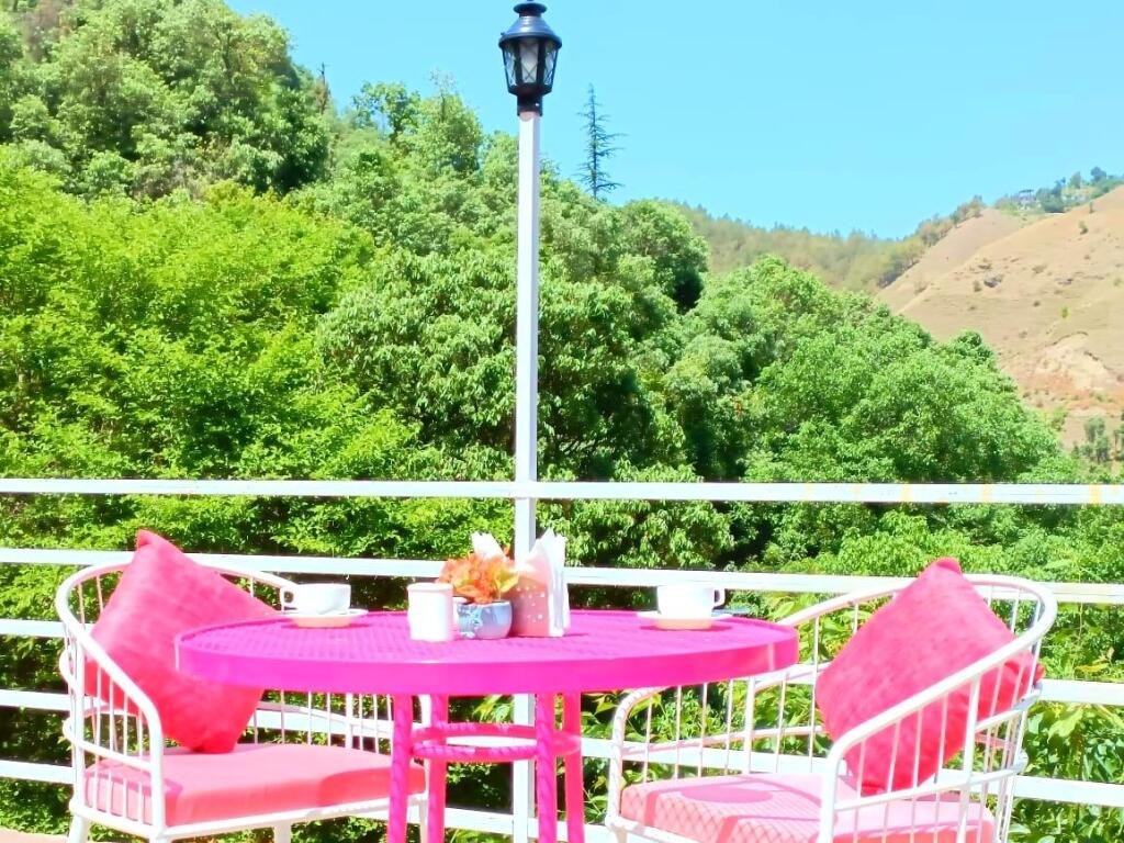 Шимла: Aaroham Resorts Shimla