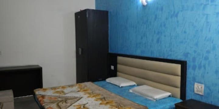 Агра: Hotel S D International By WB Inn