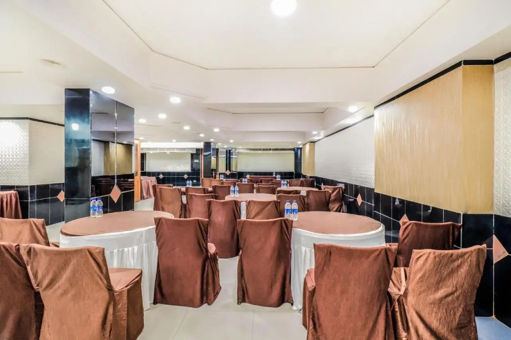 Ахмедабад: Fabhotel Summit Star