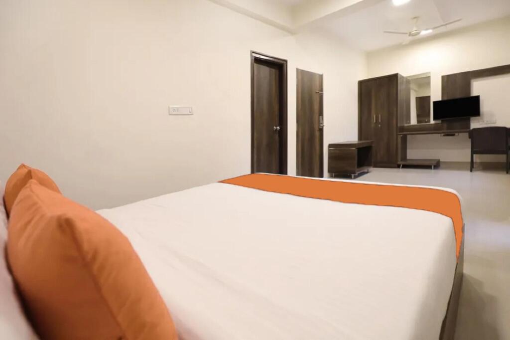 FabHotel Royal Serenity — фото 2