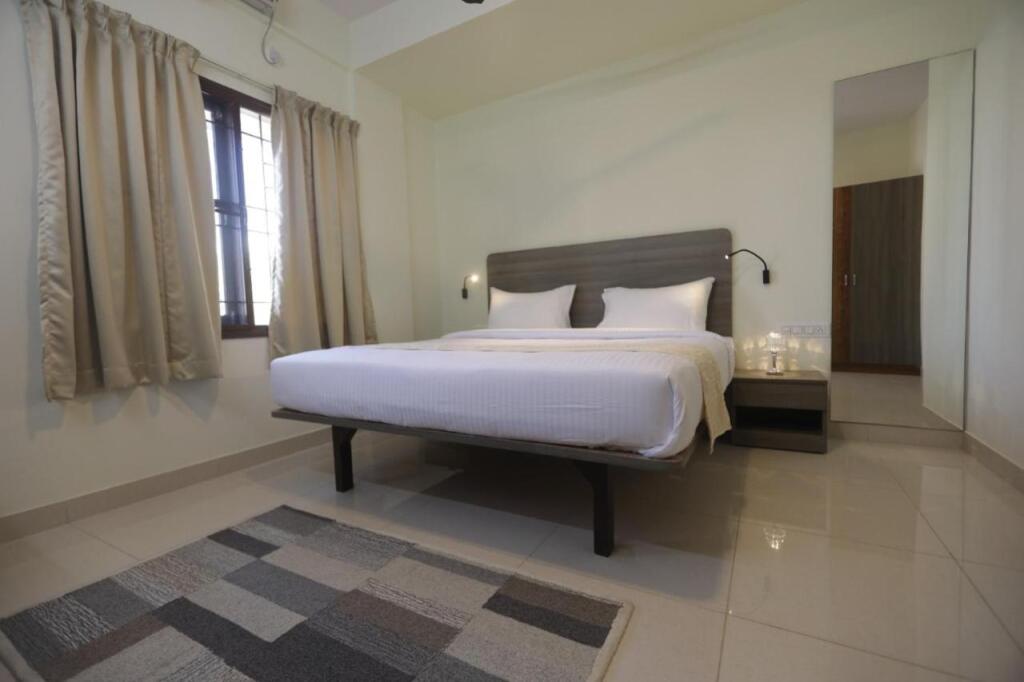 Бангалор: Elysian Grand Hotel