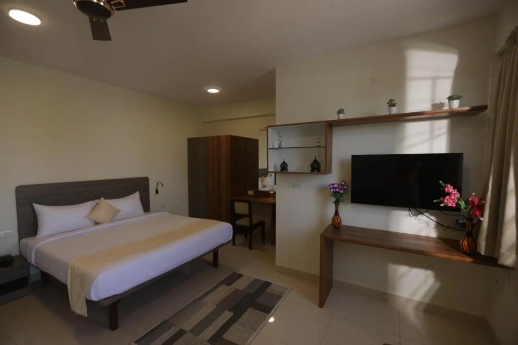 Бангалор: Elysian Grand Hotel