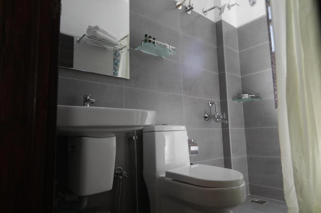 Бангалор: Elysian Grand Hotel