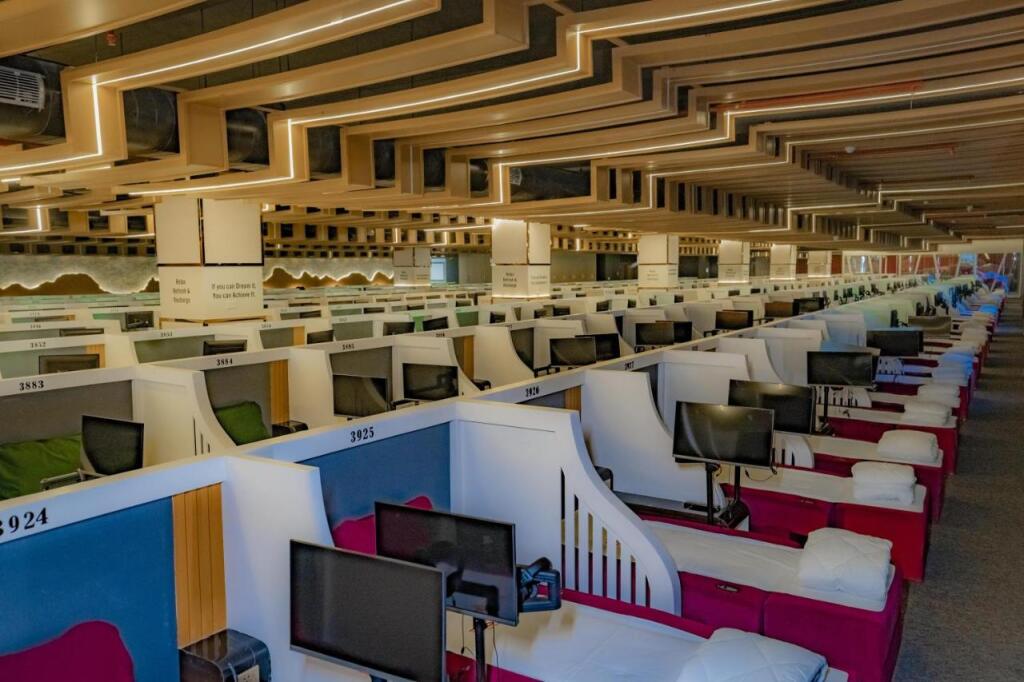 Бангалор: Essotto Recreation Hub