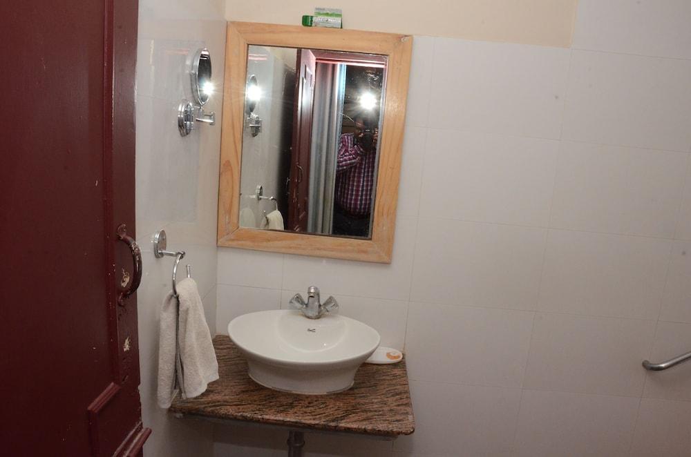 Алвар: Sparrow Inn Ankur