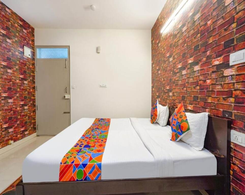 Бангалор: FabExpress Kings Suites HRBR Layout