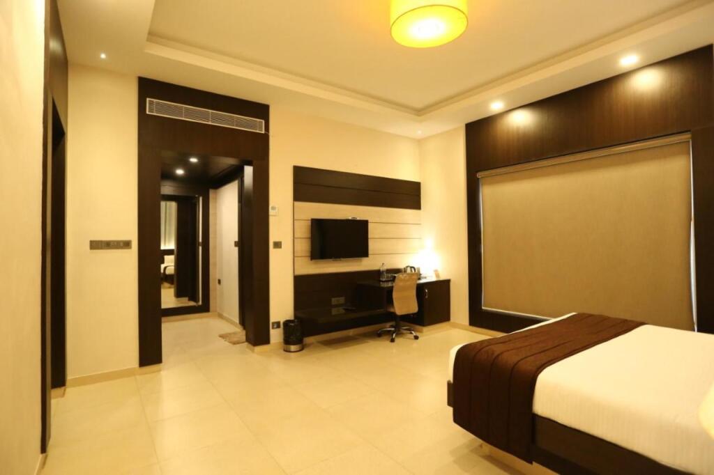 Эроде: D'WAYFARER INN Resort Erode