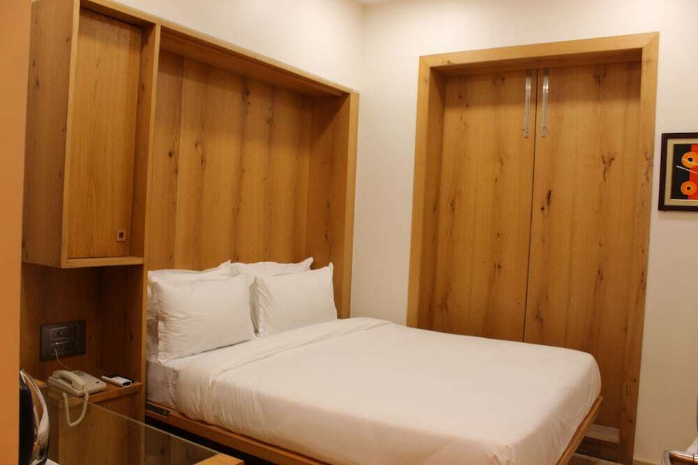 Мумбаи: Hotel Elegance Nx