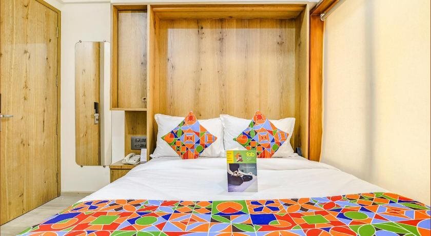 Мумбаи: Hotel Elegance Nx