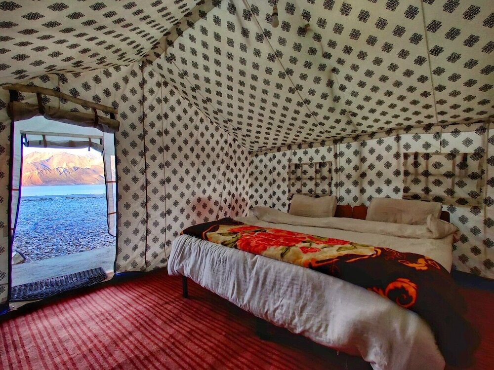 Спангмик: World Attic Camp
