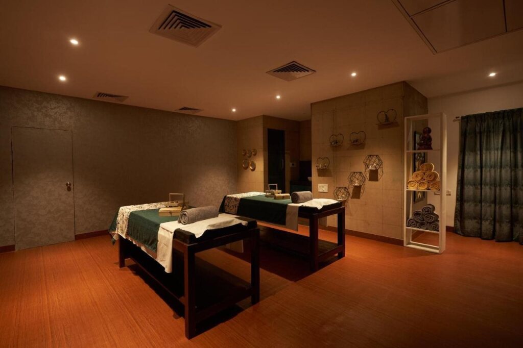 Хандала: Ikshana Resort & Spa- Khandala