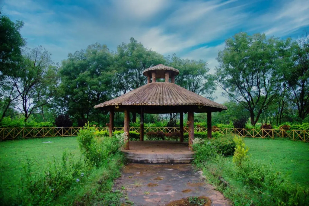 Айхоле: Sterling Banashree Badami