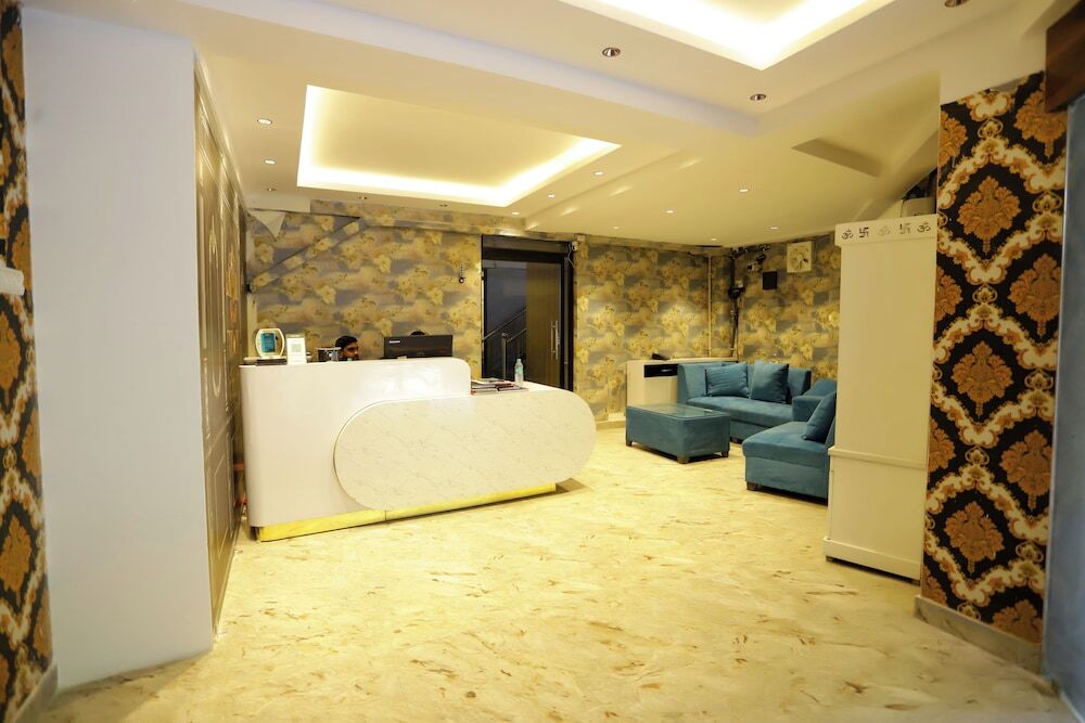 Нойда: Vista business suites and banquet By NBS