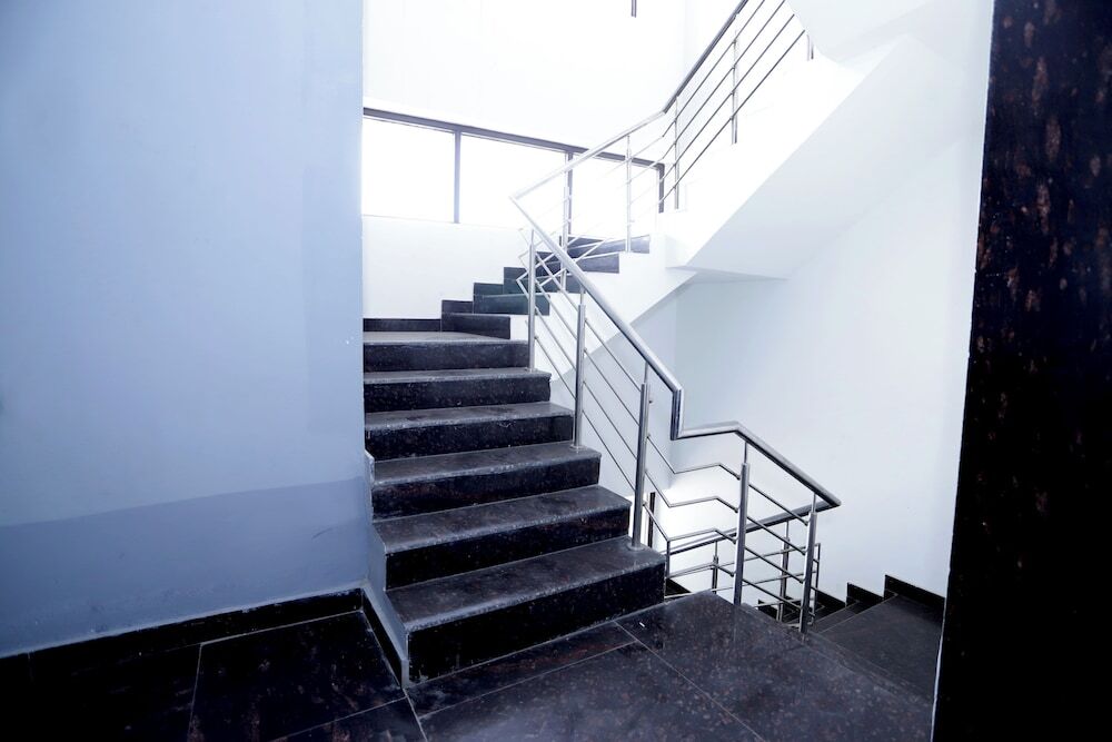Нойда: Vista business suites and banquet By NBS