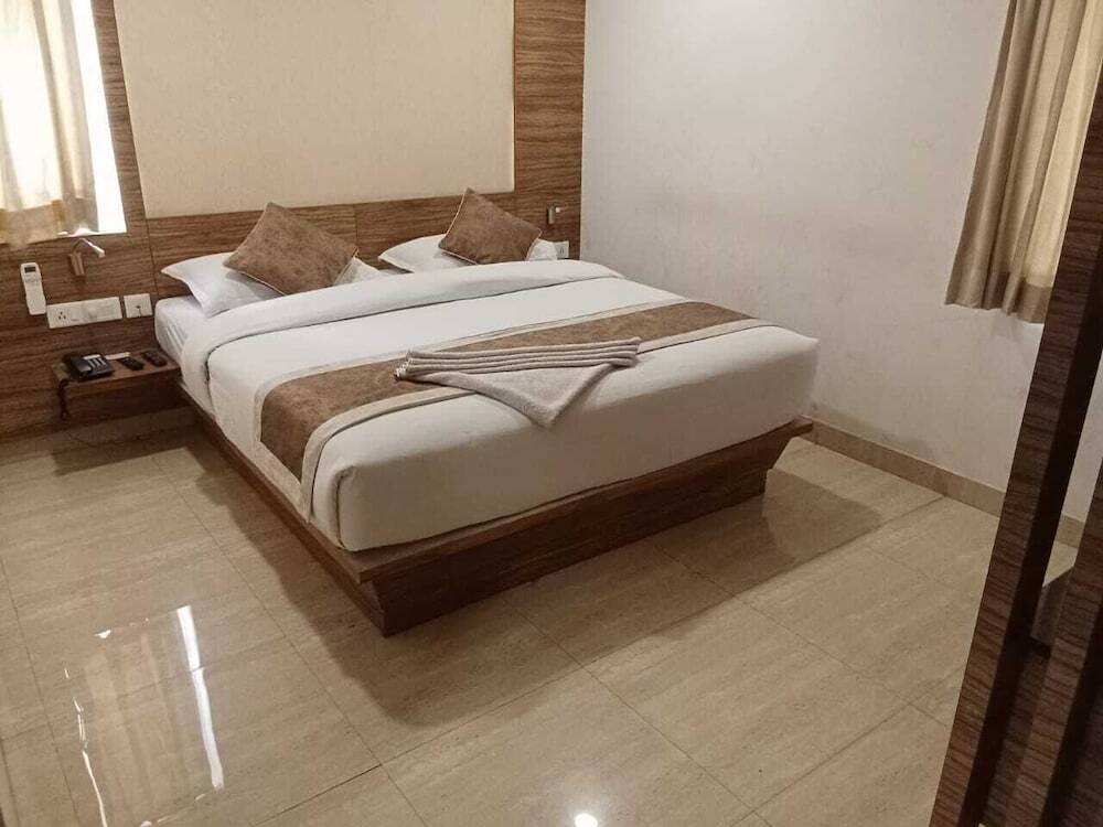 Эроде: Hotel Adhikrishna Arcade