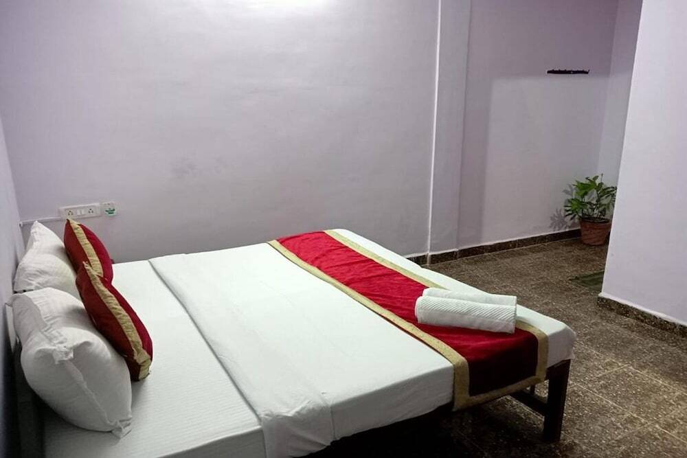 Верем: Goa Holiday Beach Resort