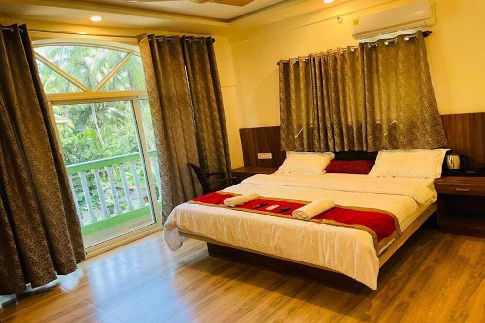 Верем: Goa Holiday Beach Resort