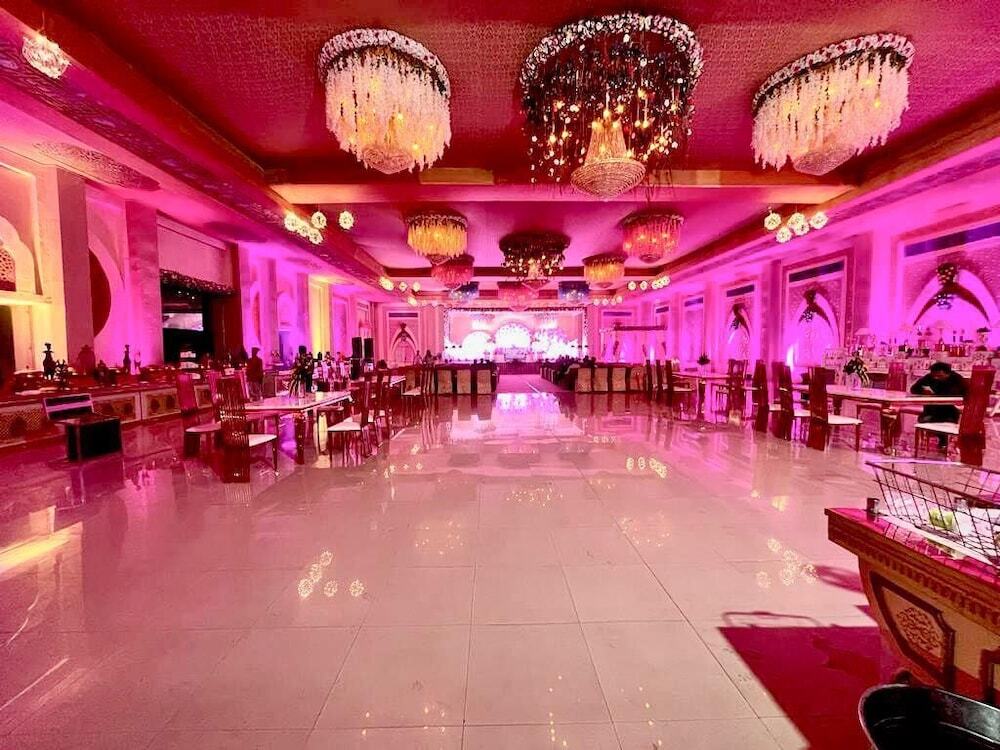 Вриндаван: Vrindavan Resort