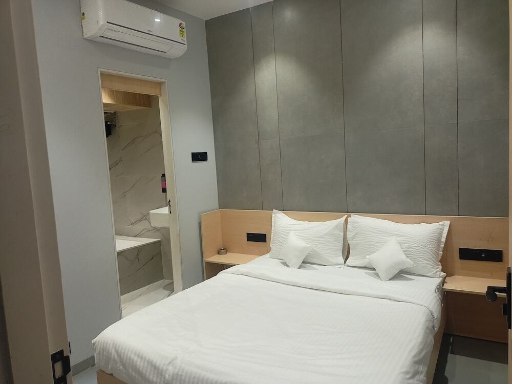 Мумбаи: Hotel Golden Suites - Near Nesco