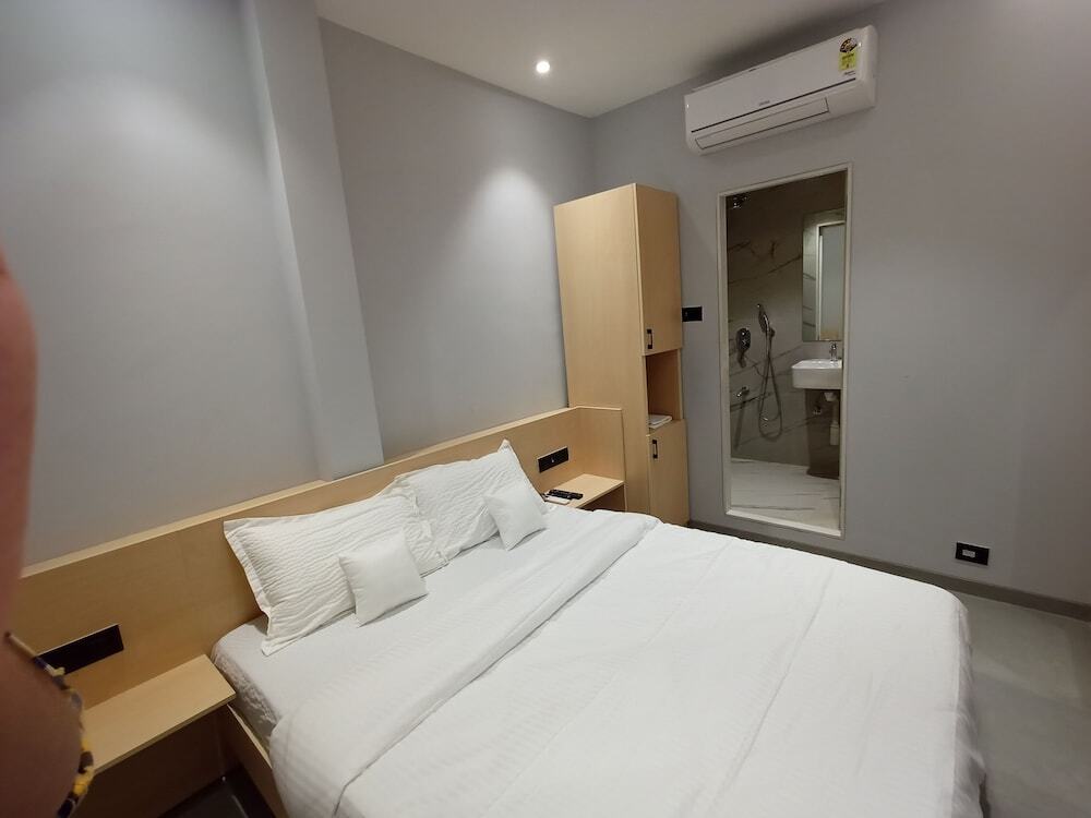 Мумбаи: Hotel Golden Suites - Near Nesco