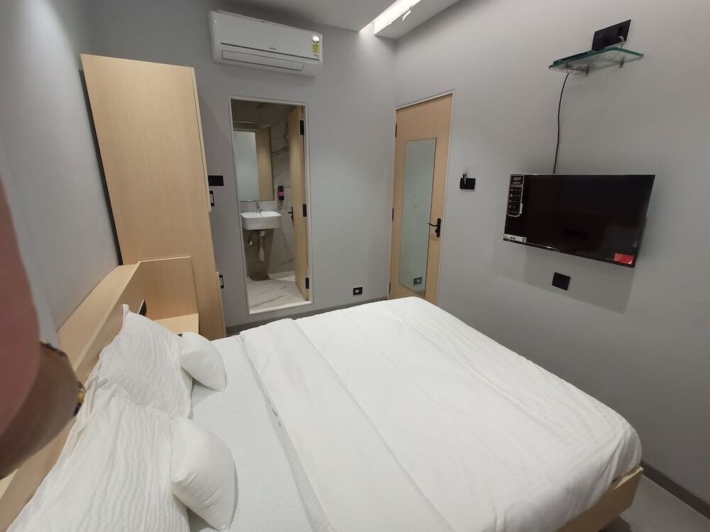 Мумбаи: Hotel Golden Suites - Near Nesco