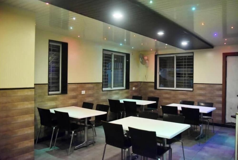 Нашик: Hotel Manoranjan Enclave