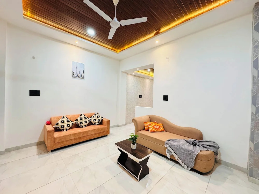 Индаур: HE Azure 3BHK Bunglow Nr Apollo DB City