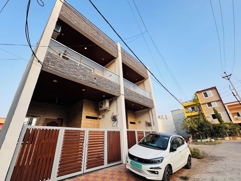 Индаур: HE Azure 3BHK Bunglow Nr Apollo DB City