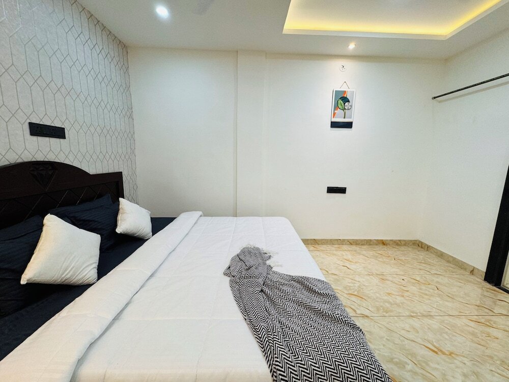 Индаур: HE Azure 3BHK Bunglow Nr Apollo DB City