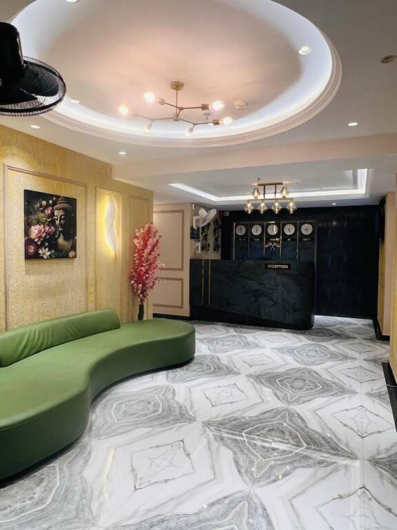 Сурат: 4 Ever Hotel - Surat