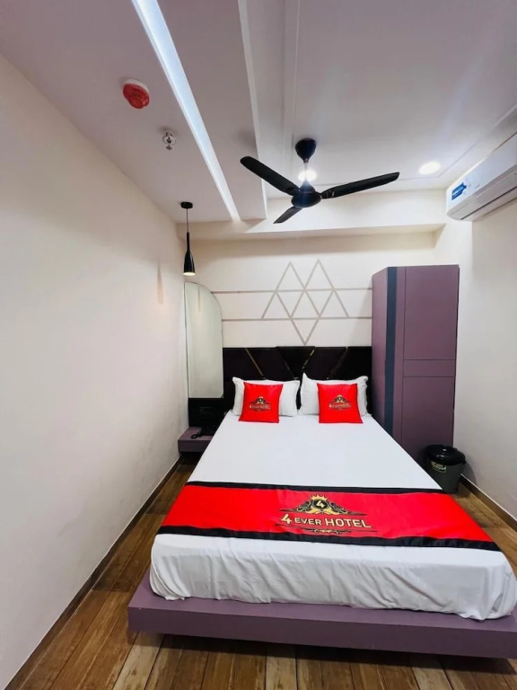 Сурат: 4 Ever Hotel - Surat