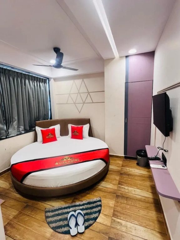 Сурат: 4 Ever Hotel - Surat