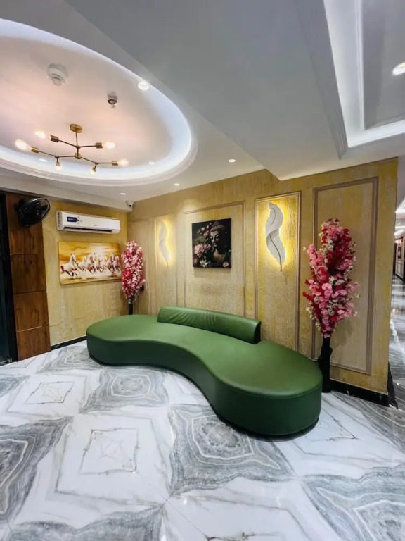 Сурат: 4 Ever Hotel - Surat